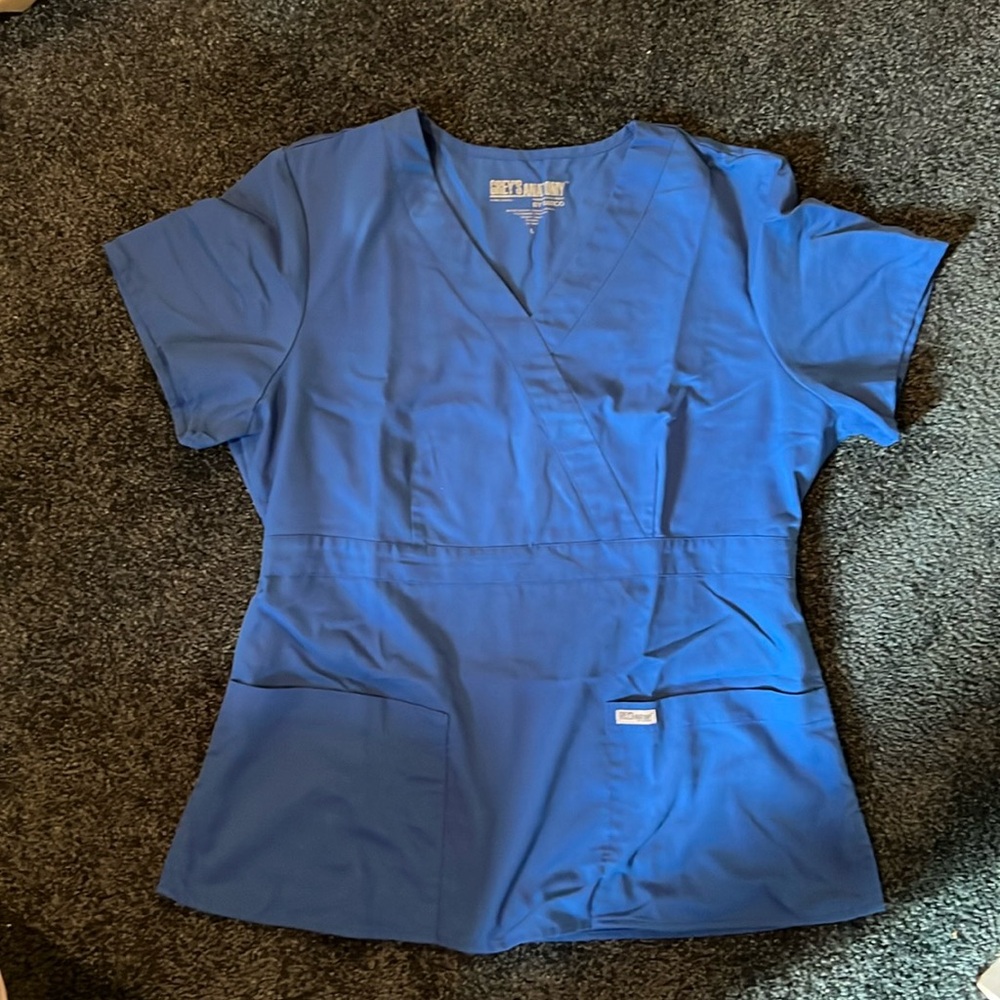 Grey's Anatomy Women's 3-Pocket Modern Fit Mock Wrap Scrub Top Large